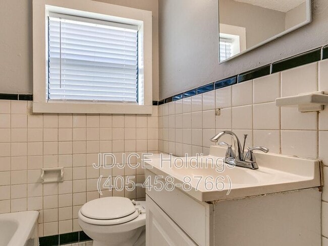 Building Photo - 422 Wilson Dr