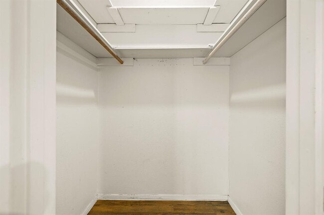 Building Photo - 2402 Cottonwood Dr