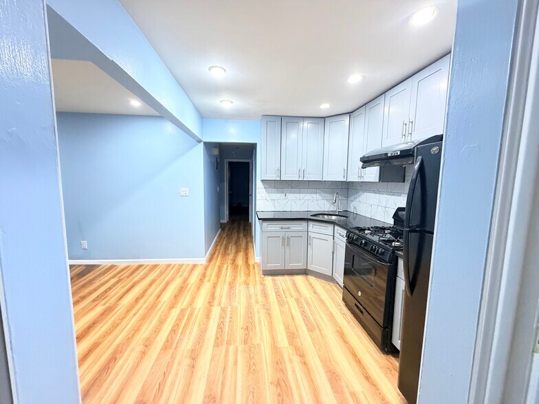 Kitchen - 13721 Lafayette St
