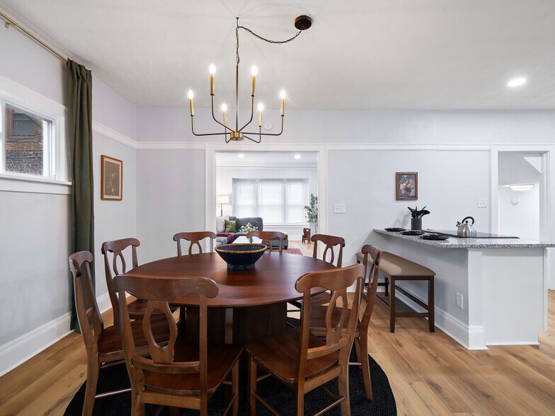 Building Photo - 2010 Chesterland Ave