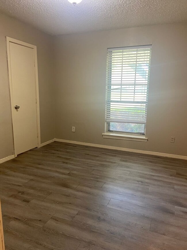 Building Photo - 1314 Hanna Cir