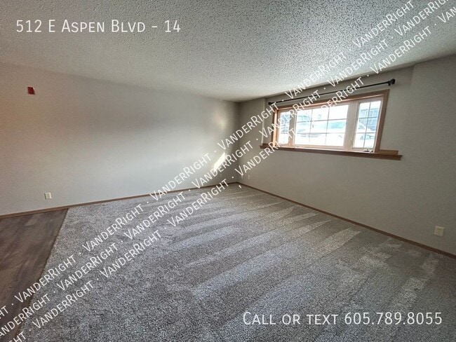 Building Photo - 512 E Aspen Blvd