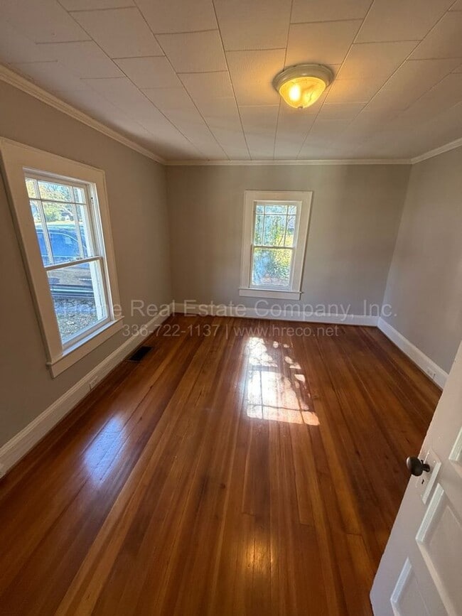 Building Photo - 4440 Lane St