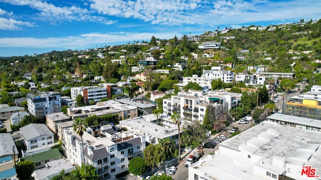 Building Photo - 1145 Larrabee St