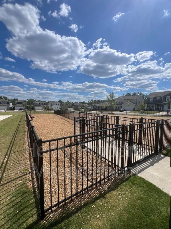 Building Photo - 839 McKenzie Pk Ter
