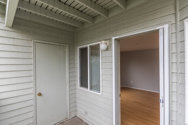 Building Photo - 485 SW Bayshore Dr
