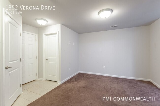 Building Photo - 1852 Verona Dr