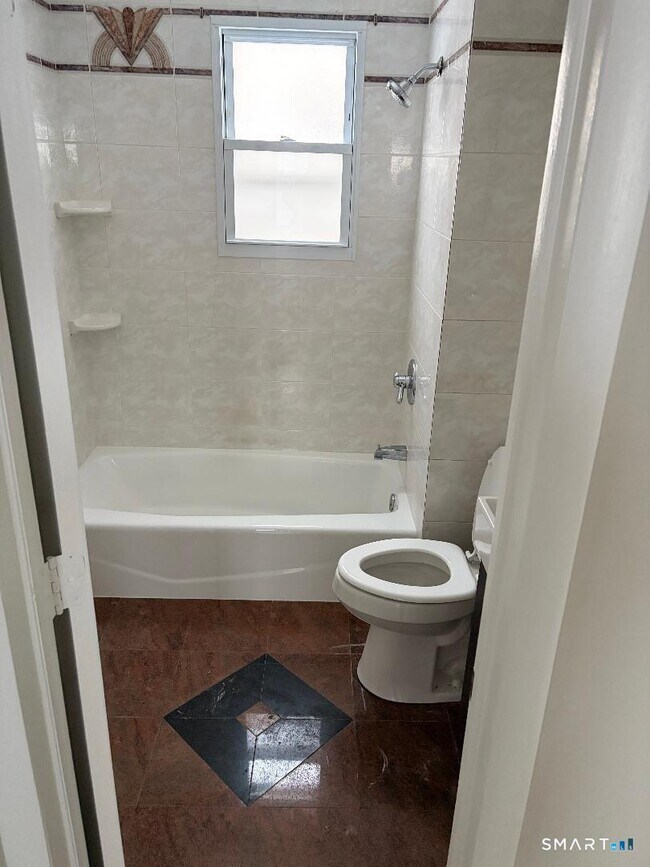 Building Photo - 38 Center St