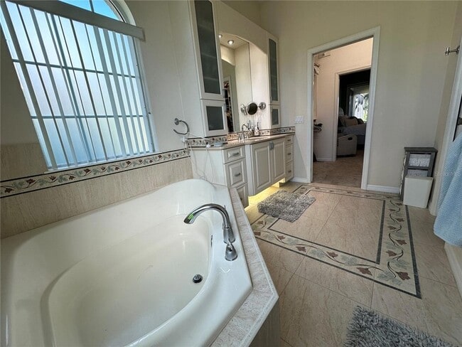 Building Photo - 4727 Spinnaker Dr