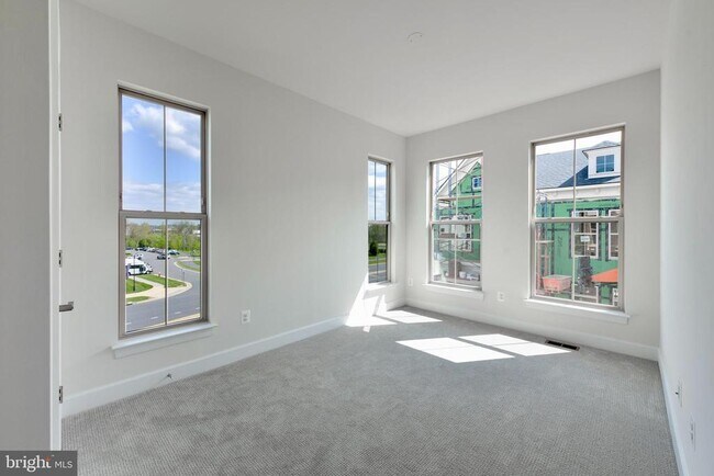 Building Photo - 20686 Glenmont Ter