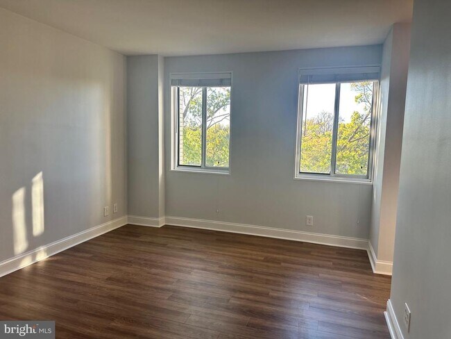 Building Photo - 8315 N Brook Ln