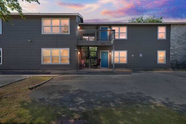 Building Photo - Charming 2BR Duplex in Austin