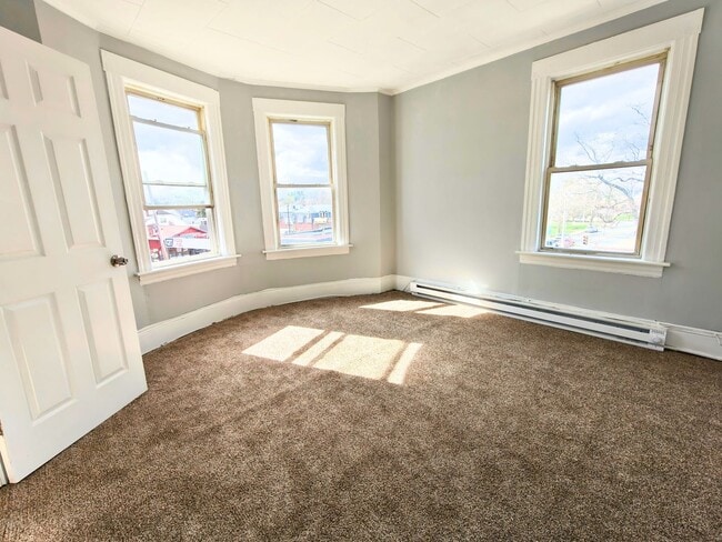 Building Photo - 21 Dale St