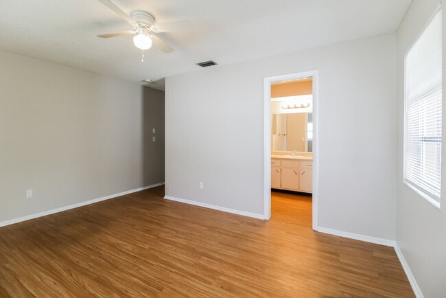 Building Photo - 323 SE 47th St