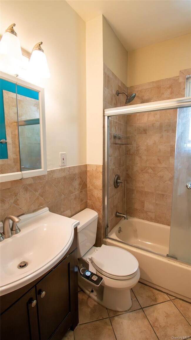 Building Photo - 840 W Seaman Ave