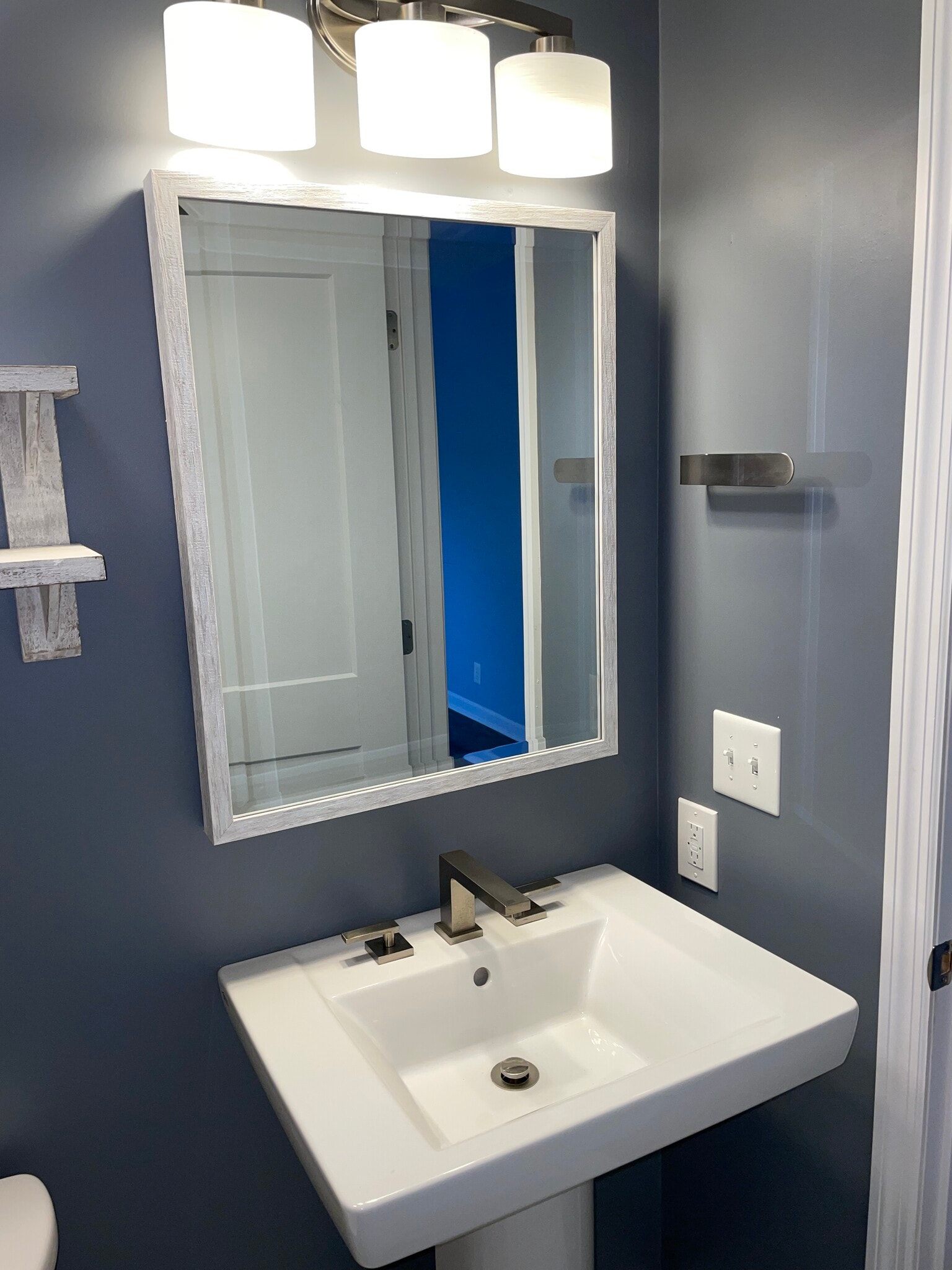 Half bath - 1010 Country Club Rd