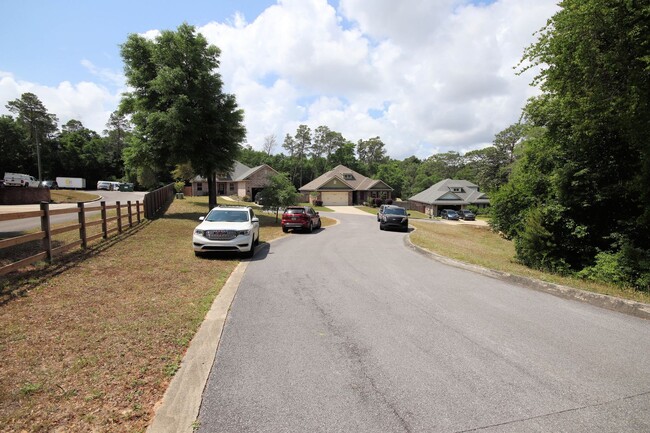 Building Photo - Pool Home in Niceville