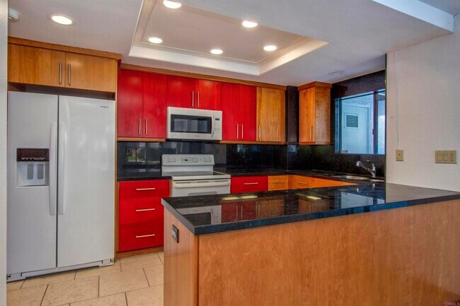 Building Photo - 534 Via De La Valle