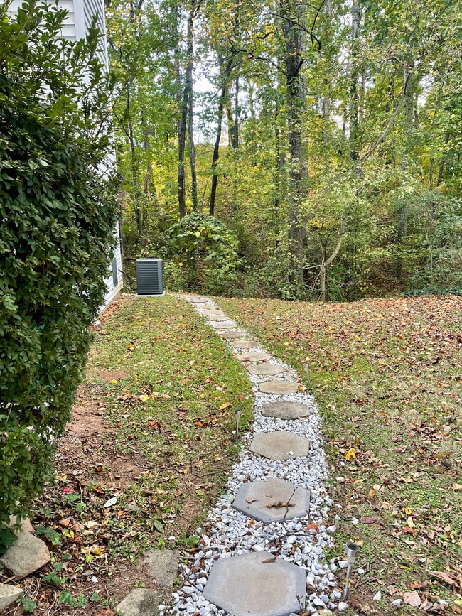 Building Photo - 1080 Huntington Trce SE