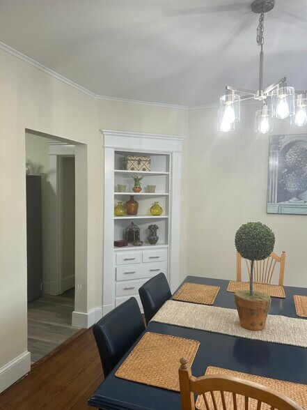 Building Photo - 1946 Chapel St