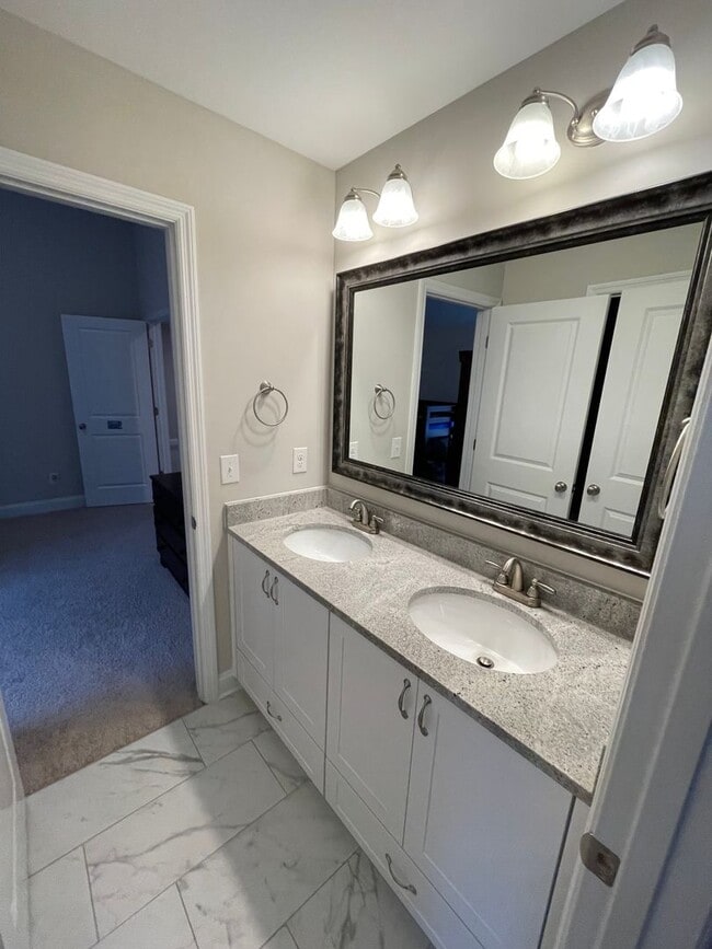 Building Photo - 819 Lost Grv Trl