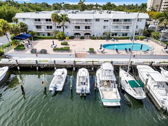 Building Photo - 100 Edgewater Dr