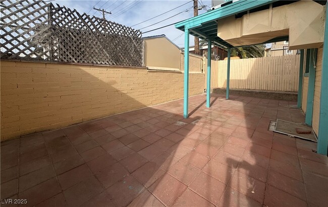 Building Photo - 321 N 15th St