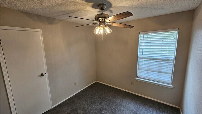 Building Photo - 5210 Russelville Rd