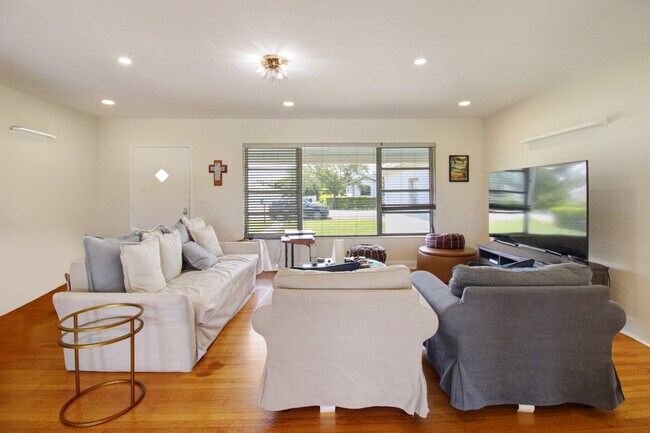 Building Photo - 1025 Hunting Lodge Dr