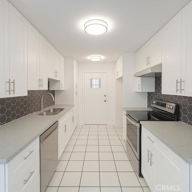 Primary Photo - 5301 Balboa Blvd