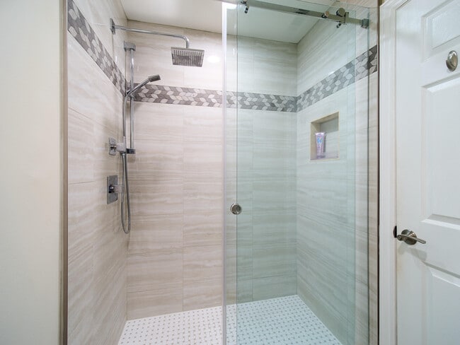 Building Photo - 19218 Glenmoor Dr