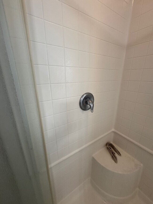 Building Photo - 3 Bedroom Home in a Gated Community! North...