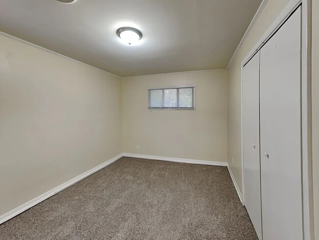 Building Photo - 112 Nashua St