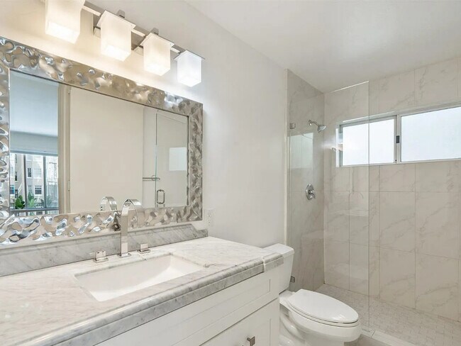 Building Photo - 1885 Jackson St