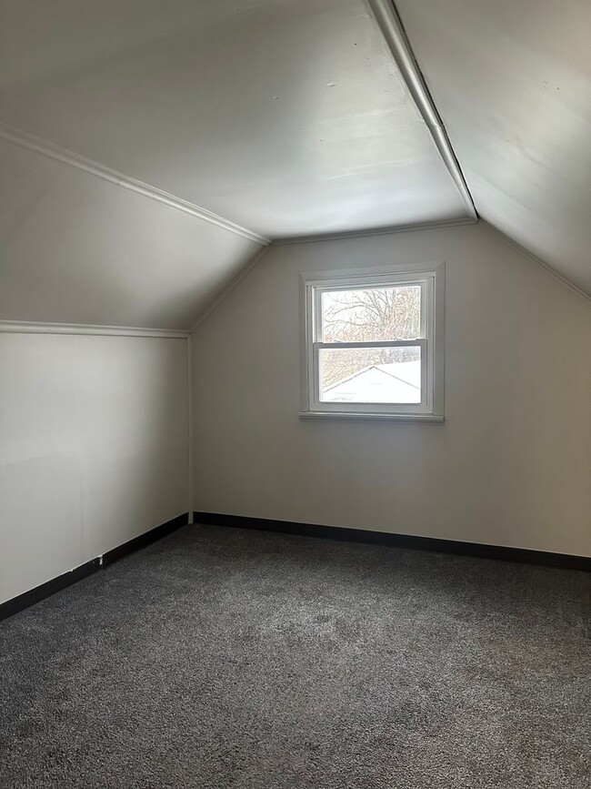 Building Photo - HOME for RENT in North Linden Columbus/Web...