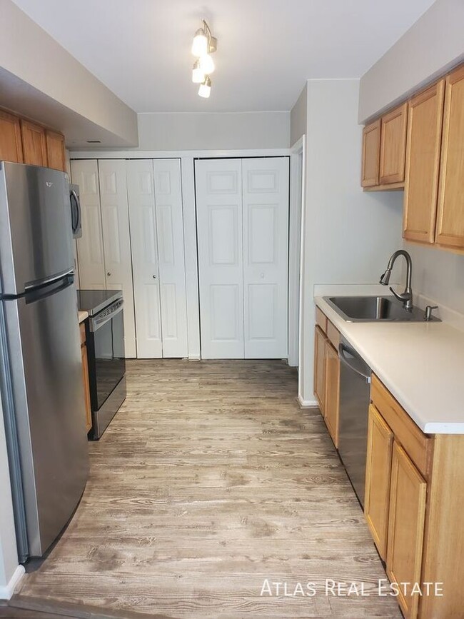 Building Photo - 2 WEEKS FREE RENT IF MOVED IN BY 11/15!  C...