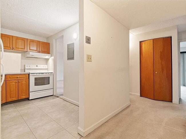 Building Photo - 100 High St