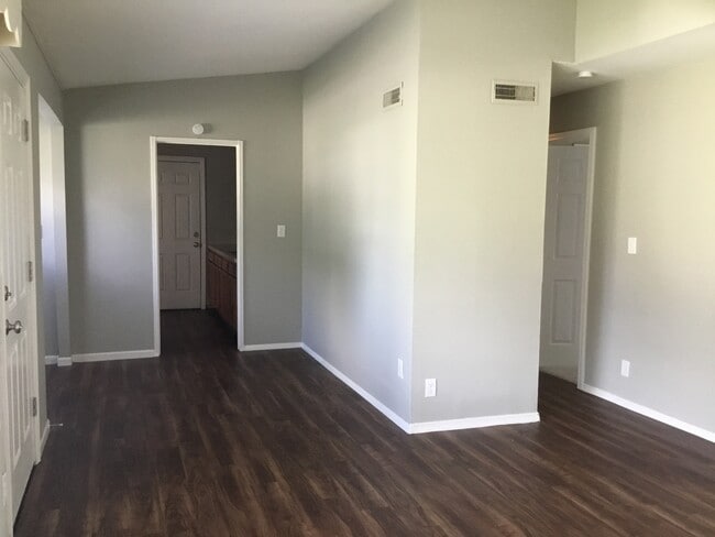 Building Photo - Very nice 3bed/1bath south side home w/ garage & fenced in back yard