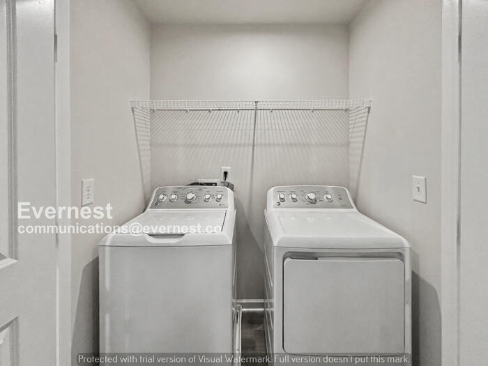 Building Photo - 2005 Westchester Dr