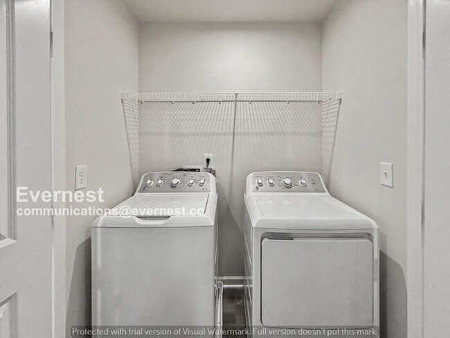 Building Photo - 3 Bed/2.5 Bath Home with Garage / Pet-Friendly /Available Now!