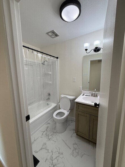 Building Photo - 91 Cedar Ridge Dr