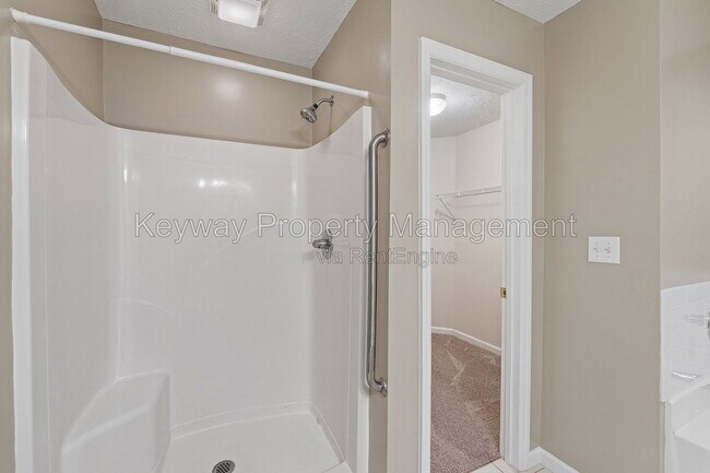 Building Photo - 296 Southbank Dr