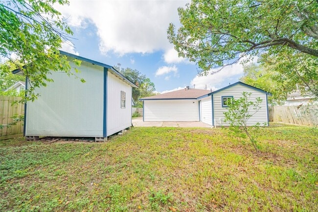 Building Photo - 5718 Cherry St