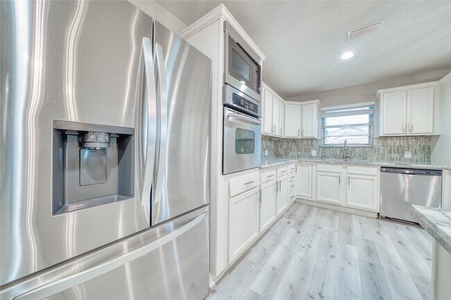Building Photo - 4406 Mallard Dr