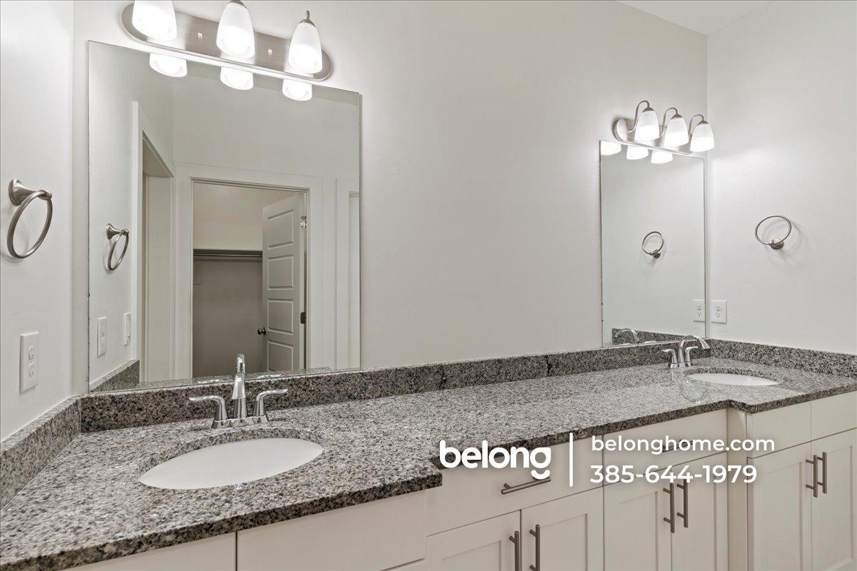 Building Photo - 2333 S Long Dr