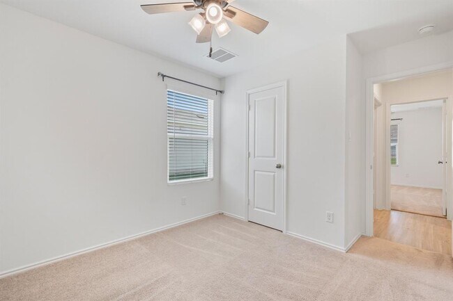 Building Photo - 412 Heritage Grvs Rd