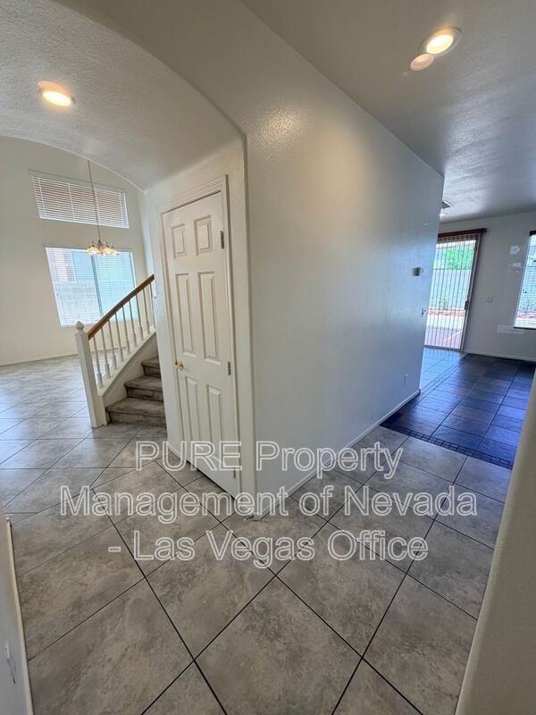 Building Photo - 925 Lexington Cross Dr