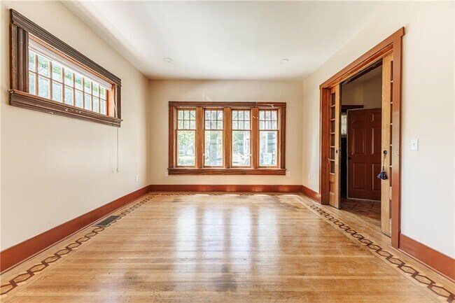 Building Photo - 268 Lyndhurst St