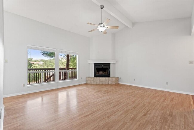 Building Photo - 307 Cuernavaca Dr N