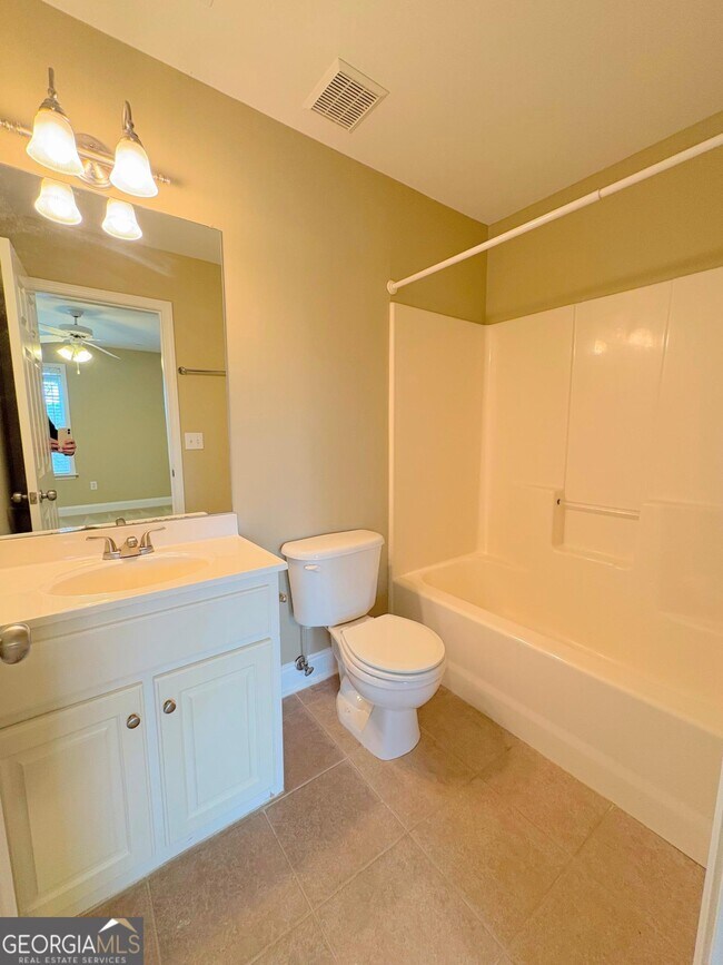 Building Photo - 460 S Barnett Shoals Rd